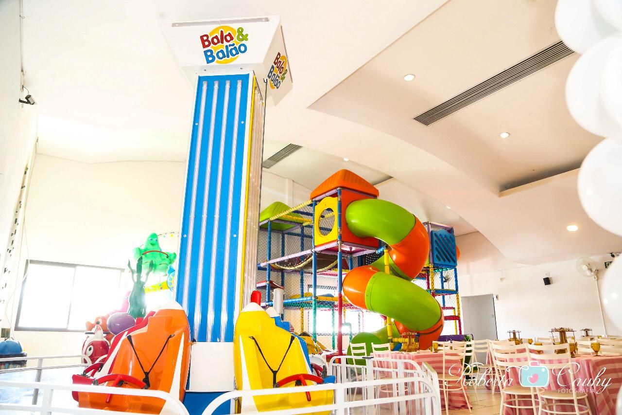 Brinquedão com a torre do Bala e Balão