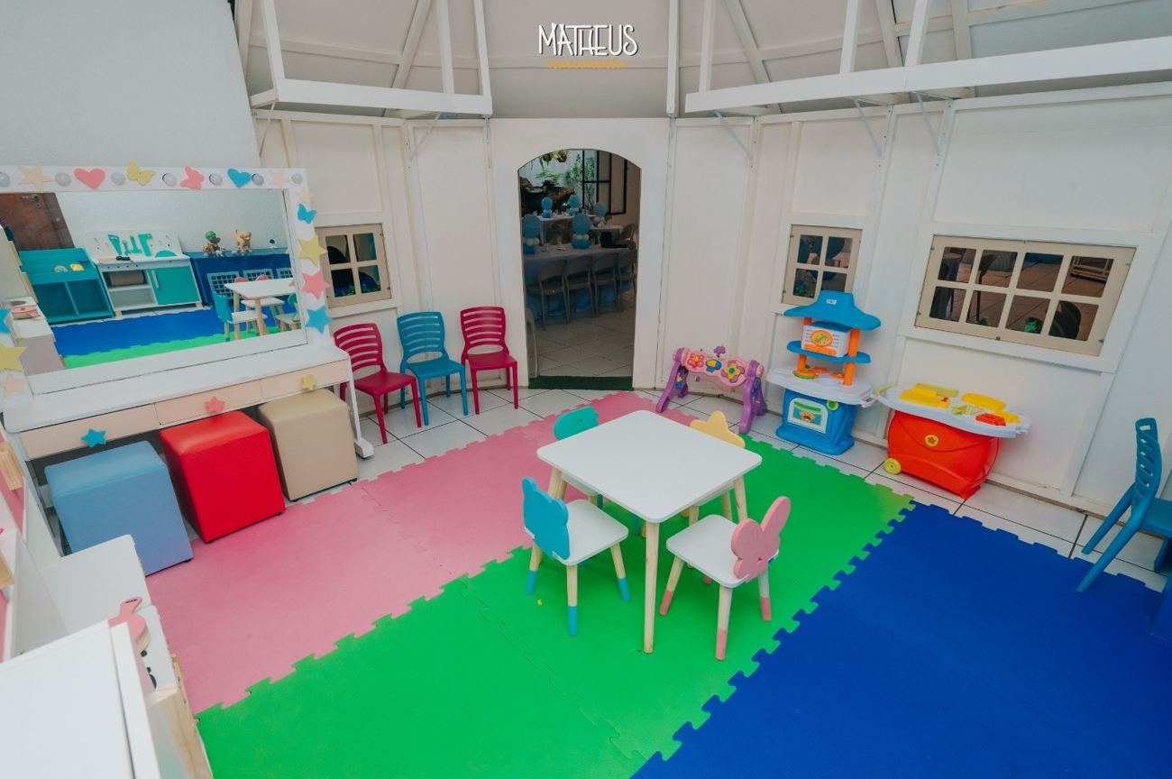 Área dos pequenos com brinquedos